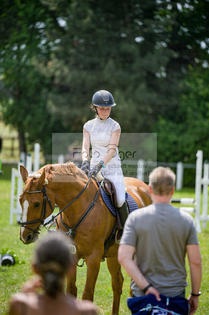 Reitturnier Voxtrup | Entdecke hochwertige Reitturnierfotos von Foto Oger. Professionell, emotional und authentisch – jetzt Lieblingsmomente im Shop bestellen.Deutschlandweite Turnierfotografie. - Realisiert mit Pictrs.com