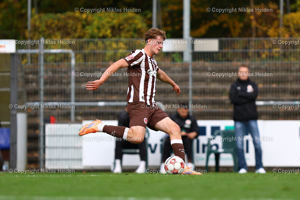 NH_FCStPauliU23_SVMeppen_RegionalligaNord_02112025 | #5 Calvin Finn Rahr (FC St. Pauli U23)Fußball I Herren I Regionalliga Nord I Saison 2025-2026 I 17. Spieltag I FC St. Pauli U23 - SV Meppen I 02.11.2025 I Edmund-Plambeck-Stadion