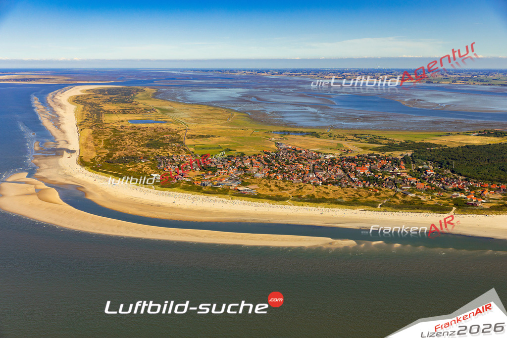 Aktuelles Luftbild von Schöne Luftaufnahme Langeoog - Die Luftaufnahme wurde 2022 mittels UL-Flugzeug erstellt ( keine Drohne ) - hochauflösende Kamera-Systeme von  Canon -Beste Qualität - Für grossformatige Ausdrucke geeignet. Die Geschenkidee !