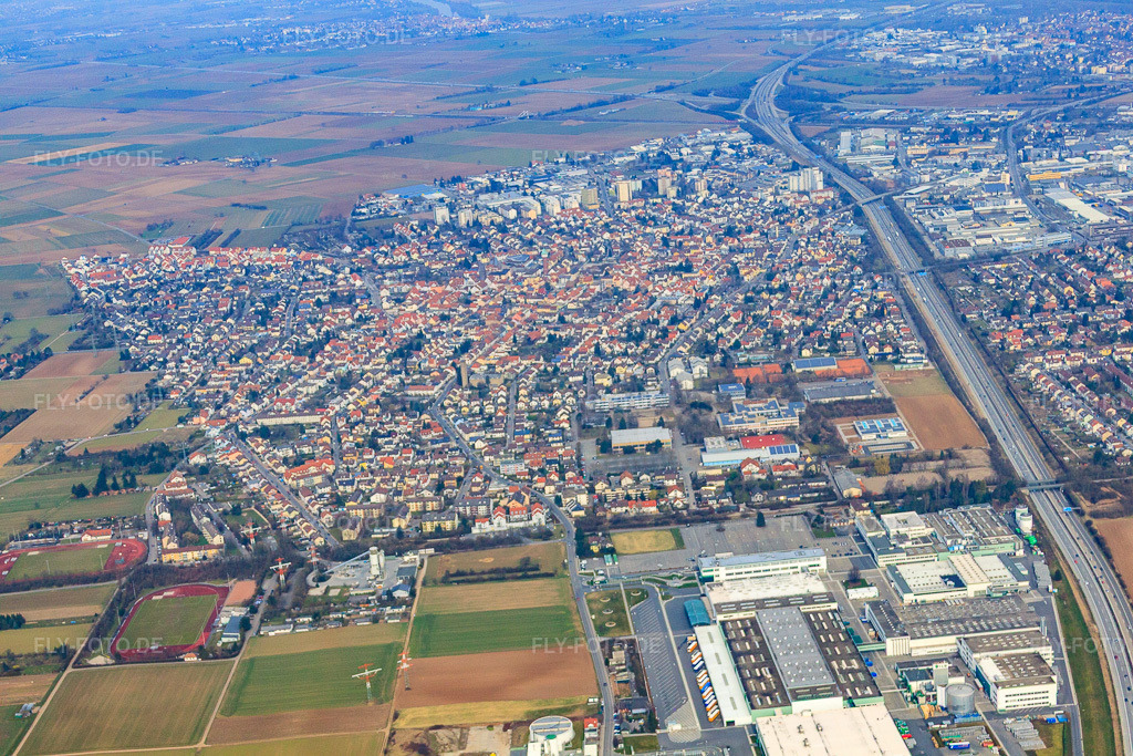 Luftbild: Stadtansicht an der A5 von Süden in Eppelheim im Bundesland Baden-Württemberg in Deutschland. Foto: IMG_37857.jpg vom 12.03.2011 durch Werner Riehm/FLY-FOTO.de