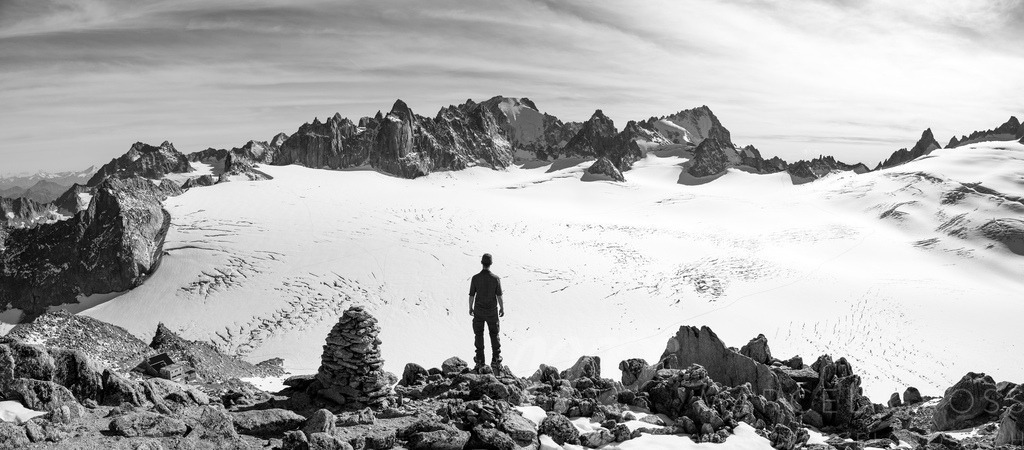 panorama with silhouette of a hiker standing in front of glacier Plateau du Trient in Alps of Valais | Die ideale Geschenkidee für Naturliebhaber. Naturbilder von Marcel Gross Photography für ihr Zuhause in den verschiedensten Formaten und Materialien. - Realisiert mit Pictrs.com