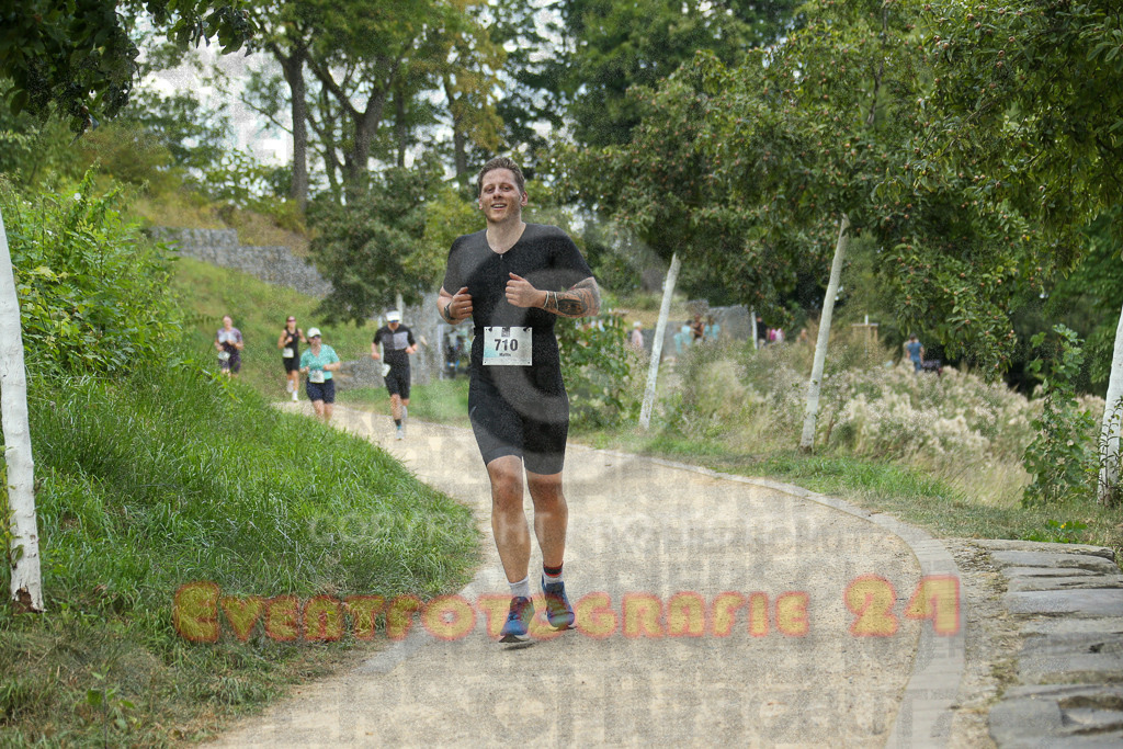250824_1428_EX1_6338 | Sportfotografie im Rhein-Sieg Kreis, Köln, Bonn, NRW, Rheinland Pfalz, Hessen, etc. Unser Tätigkeitsfeld umfasst den Laufsport vom Volkslauf über den Marathon, Duathlon, Triathon bis zum Ultralauf wie Kölnpfad Ultra oder Schindertrail.