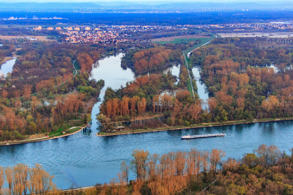 Luftbild: Mündung des Albkanals / Pfinzentlastungskanals in der Rhein bei Leopoldshafen im Ortsteil Leopoldshafen in Eggenstein-Leopoldshafen im Bundesland Baden-Württemberg in Deutschland. Foto: IMG_63525.jpg vom 28.03.2014 durch Werner Riehm/FLY-FOTO.de