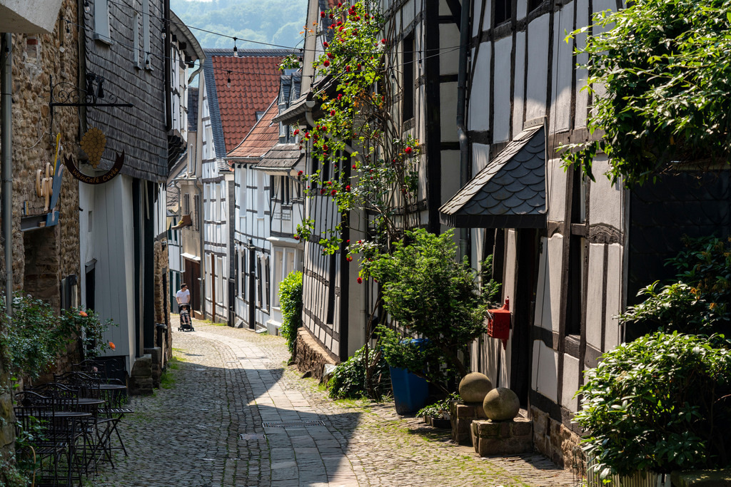 JT-210611 | Die historische Altstadt von Essen-Kettwig, Fachwerkhäuser an der Ruhrstraße, NRW, Deutschland, - Realisiert mit Pictrs.com