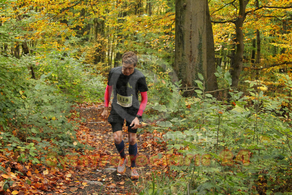 251026_1149_EV4_4403 | Sportfotografie im Rhein-Sieg Kreis, Köln, Bonn, NRW, Rheinland Pfalz, Hessen, etc. Unser Tätigkeitsfeld umfasst den Laufsport vom Volkslauf über den Marathon, Duathlon, Triathon bis zum Ultralauf wie Kölnpfad Ultra oder Schindertrail.
