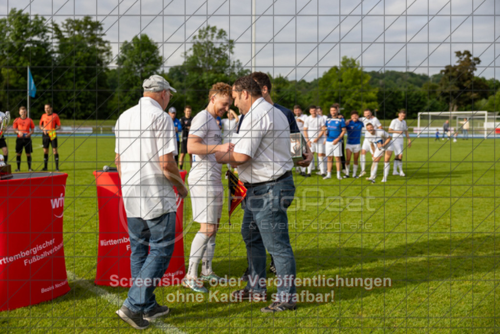 20250529_183726_0277 | #,  VfL Kirchheim (blau) vs. 1.FC Eislingen (weiß), Fußball, Bezirkspokal Finale - Bezirk Neckar/Fils, 2024/2025, Rasenplatz VfL Stadion Kirchheim, Jesinger Straße 105, 73230 Kirchheim, 29.05.2025 - 16:30 Uhr,Foto: PhotoPeet-Sportfotografie/Peter Harich