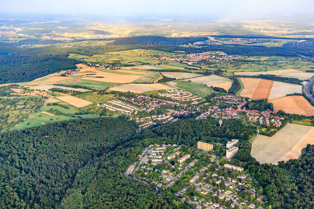 Luftbild: Ortsteil Bergwald von Westen im Ortsteil Durlach in Karlsruhe im Bundesland Baden-Württemberg in Deutschland. Foto: IMG_57882.jpg vom 14.06.2013 durch Werner Riehm/FLY-FOTO.deAuflösung des Originals: 4752 x 3168 px