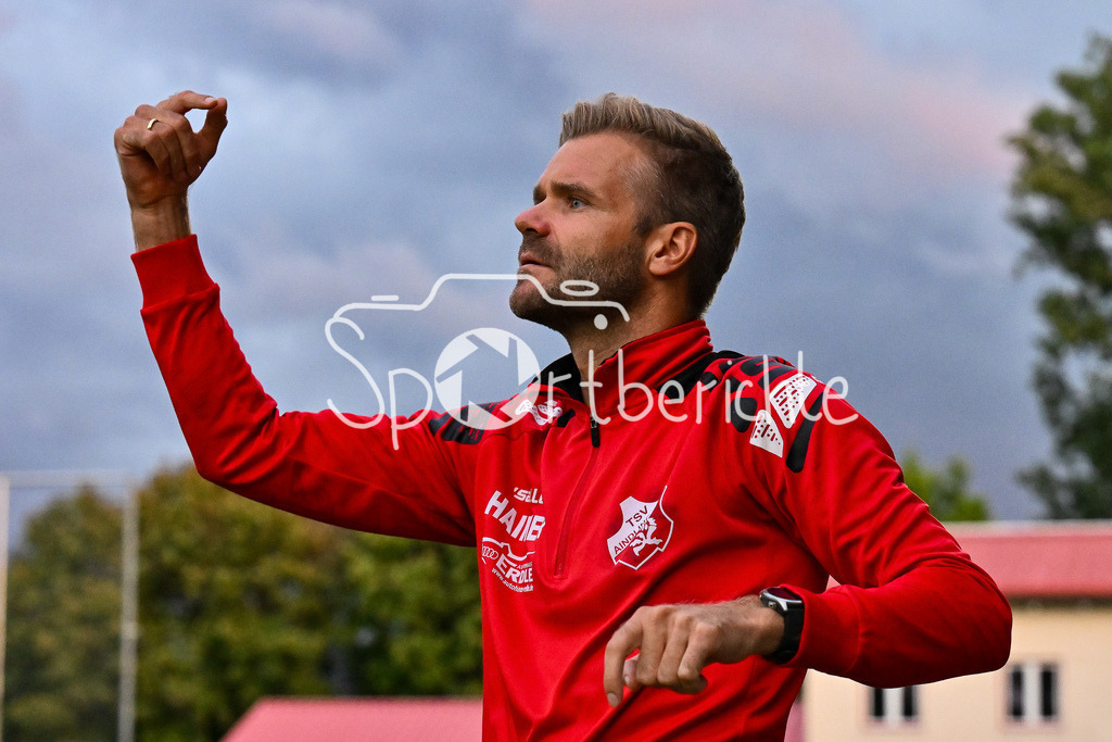 TSV Aindling - FV Illertissen | im Bild Florian FISCHER Trainer TSV Aindling / Einzelfoto / Freisteller / Verbandspokal Bayern: TSV Aindling - FV Illertissen, TSV Aindling Hauptplatz am 05.08.2025