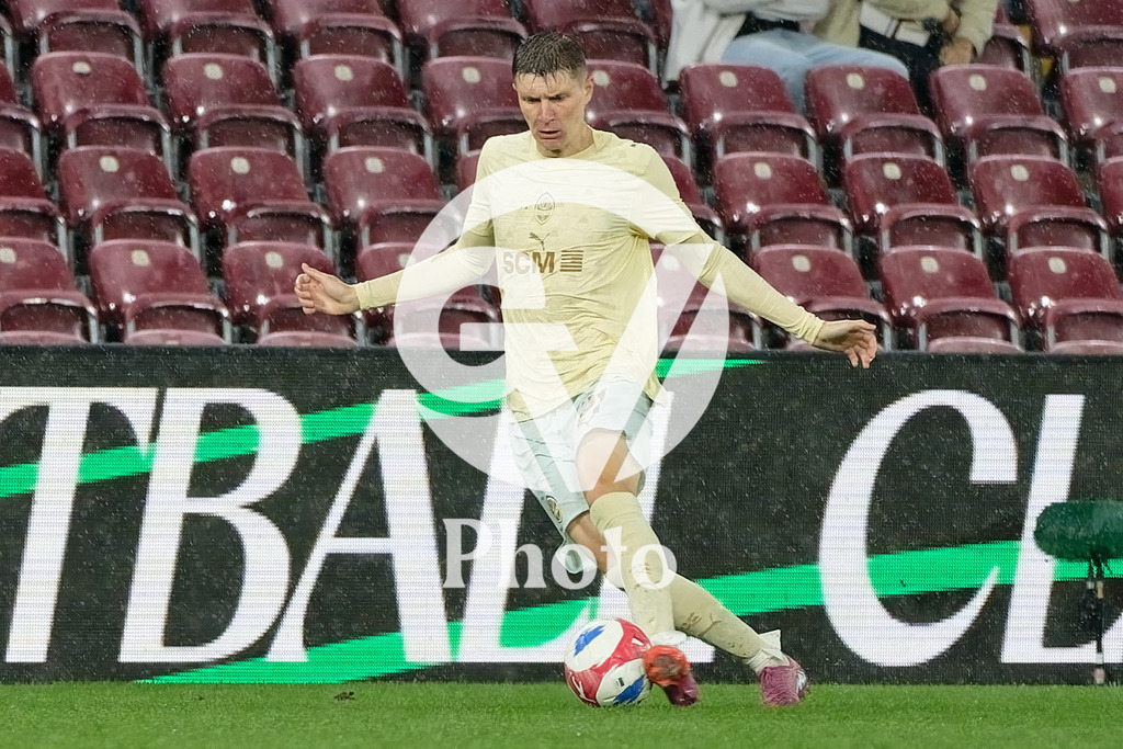 UEFA Conference League Play-offs 2nd leg - Servette FC v FC Shakhtar Donetsk | Artem Bondarenko (21 FC Shakhtar Donetsk) controls the ball (action)  during the UEFA Conference League Play-offs 2nd leg match between Servette FC and FC Shakhtar Donetsk at Stade de Geneve in Geneva, Switzerland