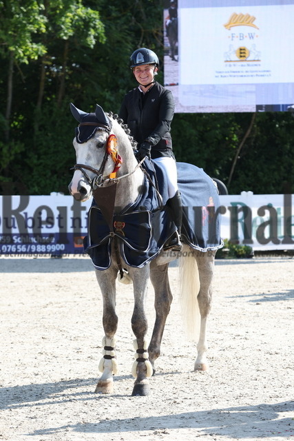 Weilheim_2023_Prfg.Nr.09_Qualifikation_PSA-Tour_Siegerehrung_Prfg.Nr.09_ (1) | Alle Fotos der Reiterjournal Fotografin Doris Matthaes im Reiterjournal Online-Fotoshop. - Realisiert mit Pictrs.com