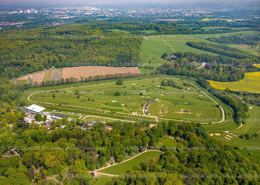 Duesseldorf240501061 | Luftbild, Pferderennbahn Grafenberg, Galopprennbahn Düsseldorf, Düsseldorfer Reiter- und Rennverein, Golfanlage Grafenberg mit Vision Golf, Blick zum Aaper Wald, Düsseldorfer Aero-Klub e.V. Abteilung Segelflug, Ludenberg, Düsseldorf, Rheinland, Nordrhein-Westfalen, Deutschland