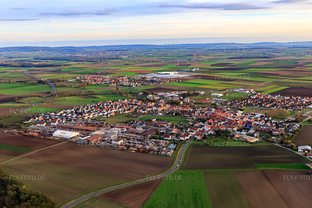Luftbild: Ortsansicht aus Süden im Ortsteil Unterspiesheim in Kolitzheim im Bundesland Bayern in Deutschland. Foto: IMG_119437.jpg vom 25.10.2019 durch Werner Riehm/FLY-FOTO.de