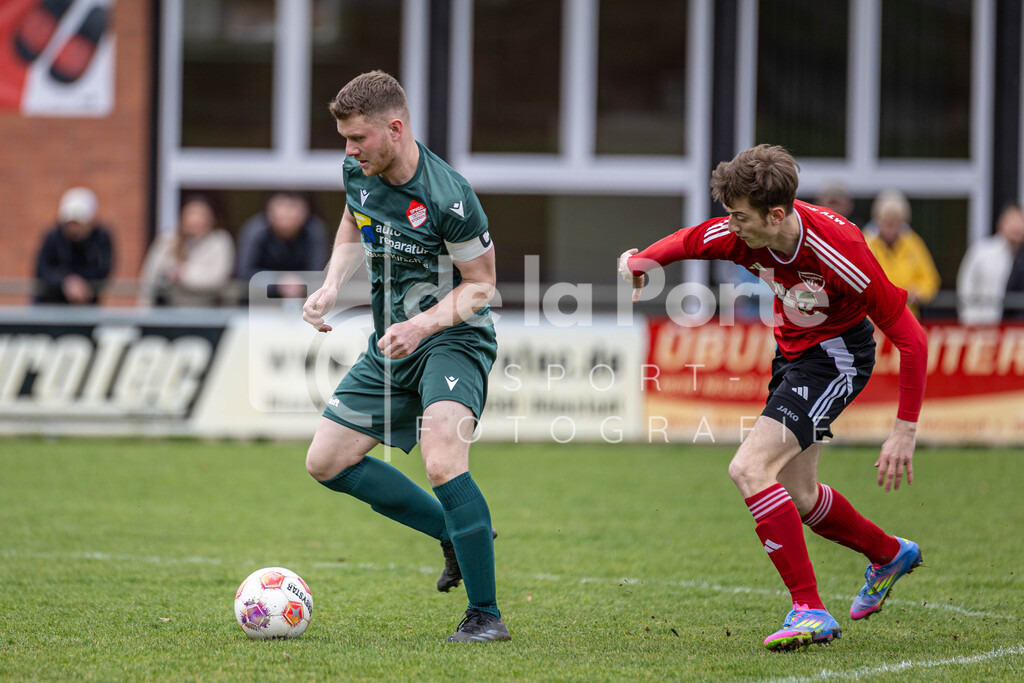 Oetzen - Ramünke_ Jan (r. Kalle Kahlstorf) vs Römstedt II 190426 dlP | immodelaporte-sportfotos - Realisiert mit Pictrs.com