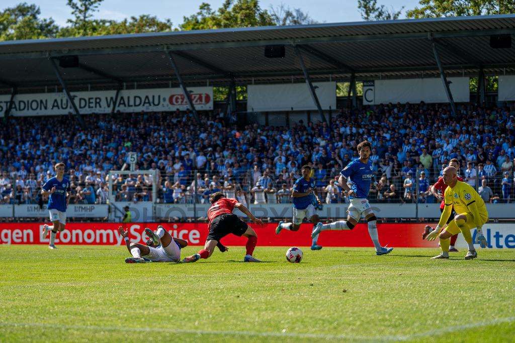 Stuttgarter Kickers vs. SG Sonnenhof Großaspach, Fussball, WFV-Pokal, Finale, 23.05.2026 | Elias Rahn (SG Sonnenhof Großaspach, #08) holt Elfmeter raus,Stuttgarter Kickers vs. SG Sonnenhof Großaspach, Fussball, WFV-Pokal, Finale, 23.05.2026