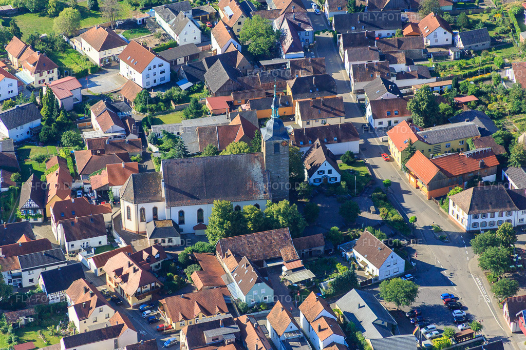 Luftbild: katholische Kirche St. Leodegar in Steinfeld im Bundesland Rheinland-Pfalz in Deutschland. Foto: IMG_092544.jpg vom 01.08.2016 durch Werner Riehm/FLY-FOTO.de