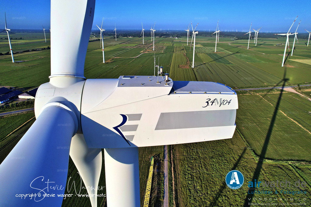 Langenhorner Alter Deich - Windpark - Luftbild | Entdecken Sie atemberaubende Luftbilder und Fotografien auf airwatch.de - Tauchen Sie ein in eine Welt voller faszinierender Aufnahmen aus der Vogelperspektive.