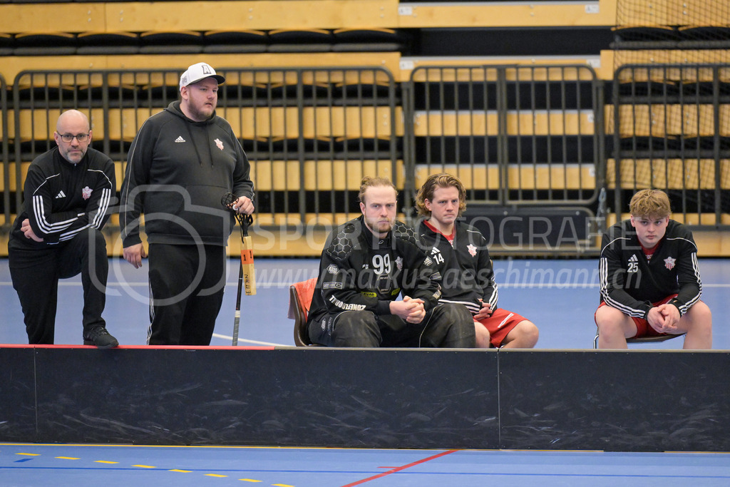 Lillan IBK vs Strängnäs IBK - 17. März 2024 | Lillan IBK vs Strängnäs IBK
Idrottshuset Örebro, Arenahallen, Örebro
Oskar-Viking Tjärnberg (#99 Strängnäs IBK) and Andreas Wisen (#14 Strängnäs IBK).
Bild: Sportfotografie Markus Aeschimann | www.markus-aeschimann.ch - Realisiert mit Pictrs.com