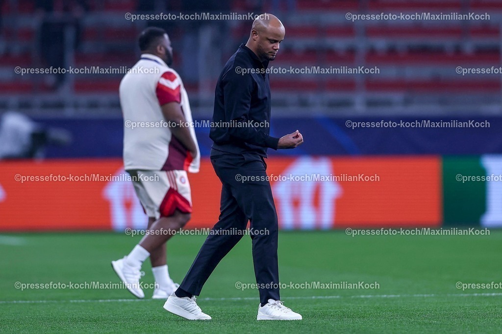 UCL11032501009 | 11.03.2025, Fußball, UEFA Champions League, Bayer 04 Leverkusen - FC Bayern München, Achtelfinale Rückspiel, BayArena, Saison 2024 2025: Trainer Vincent Kompany (Cheftrainer FC Bayern) bei der Platzbegehung vor dem SpielDFB regulations prohibit any use of photographs as image sequences and or quasi-video.