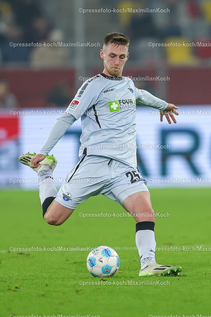 Due0911240109602148 | 09.11.2024, Fußball, Fortuna Düsseldorf - SC Paderborn 07, 2. Bundesliga, Merkur Spiel-Arena, Saison 2024 2025: Tjark Scheller (Paderborn #25) DFB regulations prohibit any use of photographs as image sequences and or quasi-video.