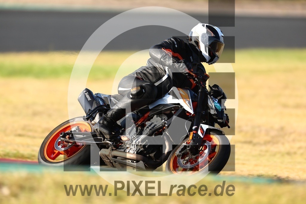 0035-20240910_05166 | Schöne Erinnerungen an spannende Momente - das festzuhalten ist unser Job. PIXELrace.de ist seit 2003 auf den Rennstrecken Europas unterwegs um die Action draußen beim Fahren und die wunderbare Stimmung imm Fahrerlager für euch einzufangen.