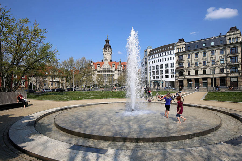 Foto: Leipzig - Fritz von Harck Anlage | Das Team hinter BILDLEXIKON LEIPZIG bündelt historische wie aktuelle Informationen über die Stadt Leipzig in Text und Bild auf einer Plattform und stellt diese der interessierten Öffentlichkeit zur Verfügung.