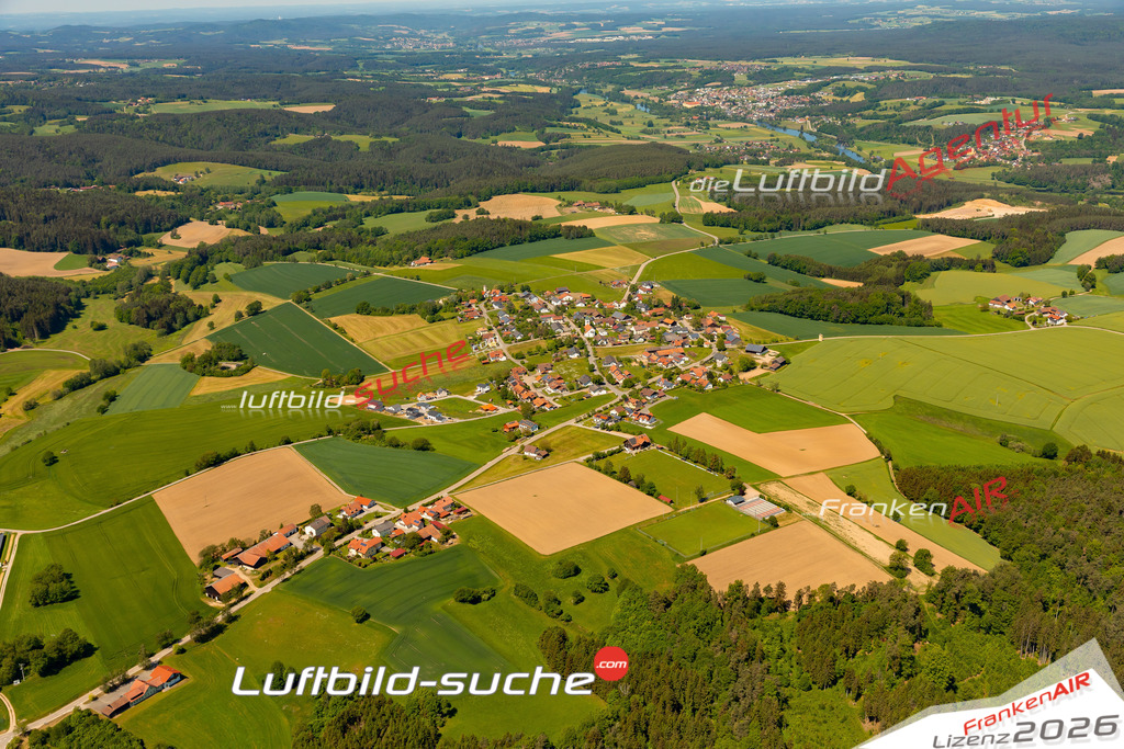Das Luftbild zeigt : Beucherling Zell - Die Luftaufnahme wurde 2024 vom UL-Flugzeug aus erstellt ( keine Drohne ) - Hochauflösende Luftaufnahme - Für grossformatige Ausdrucke geeignet. Die Geschenkidee !Mit Lizenz und Bildrechte bestellbar