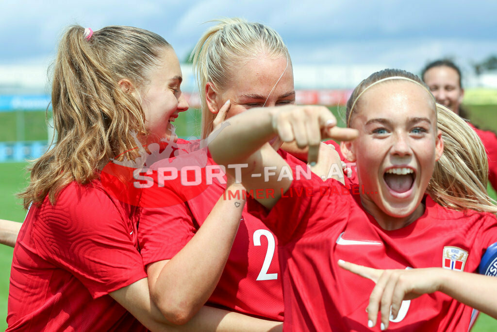 Norwegen U19  Bulgarien U19 | Guro Hammer Røn (Norway #17) Cathinka Cecilie Friis Tandberg (Norway #20) Julie Aune Jorde (Norway #6) ; Norwegen U19  Bulgarien U19 am 13.05.2022 in Wels
(Huber Arena), AUSTRIA, (Photo by Ernst Krawagner sport-fan.at) - Realisiert mit Pictrs.com