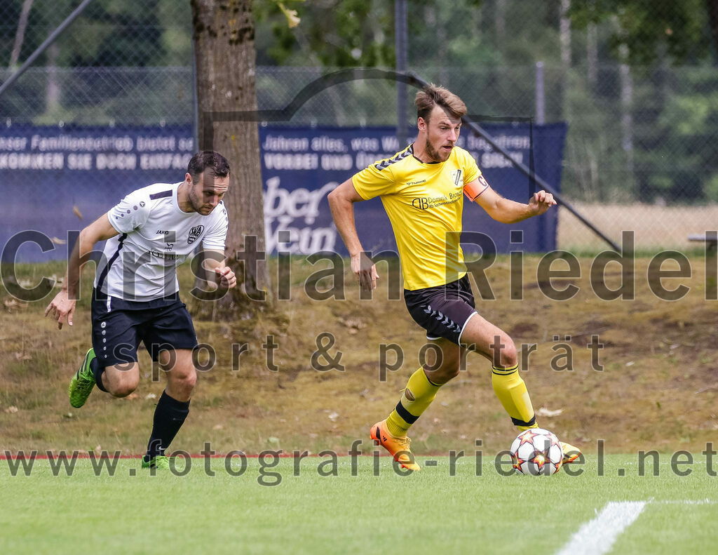 2023-07-23_084_SV_Anzing_gegen_SC_Kirchasch | Anzing, Deutschland, 23.07.2023:
Fußball, Kreisliga 2023 / 2024, Testspiel, SV Anzing gegen SC Kirchasch, Endergebnis: 5:1

Stephan Hinteregger (SV Anzing, #12), Johannes Westermaier (SC Kirchasch, #3)

Foto: Christian Riedel / fotografie-riedel.net