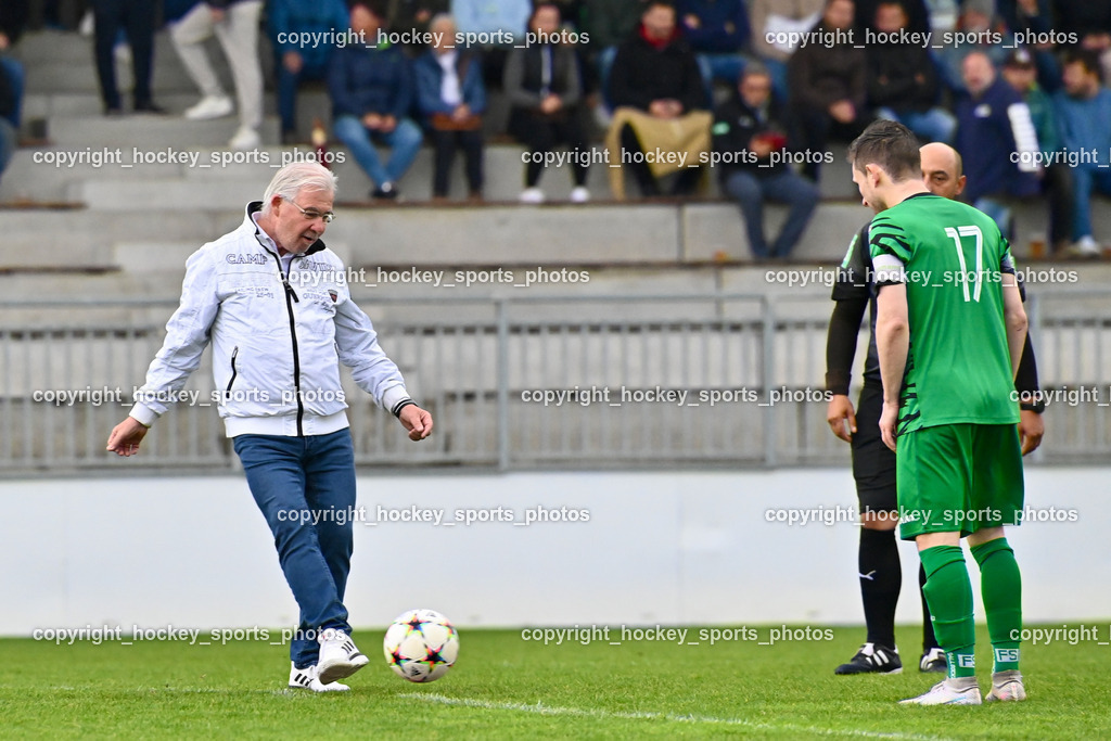 SC Landskron vs. SV St. Jakob  | Ballspende, Ehrenanstoss, Stadtrat Villach Harald Sobe, #17 Julian Brandstätter SC Landskron, SC Landskron vs. SV St. Jakob , SC Landskron vs. SV St. Jakob  am 16.05.2024 in Villach (Sportpark Landskron), Austria, (Photo by Bernd Stefan)