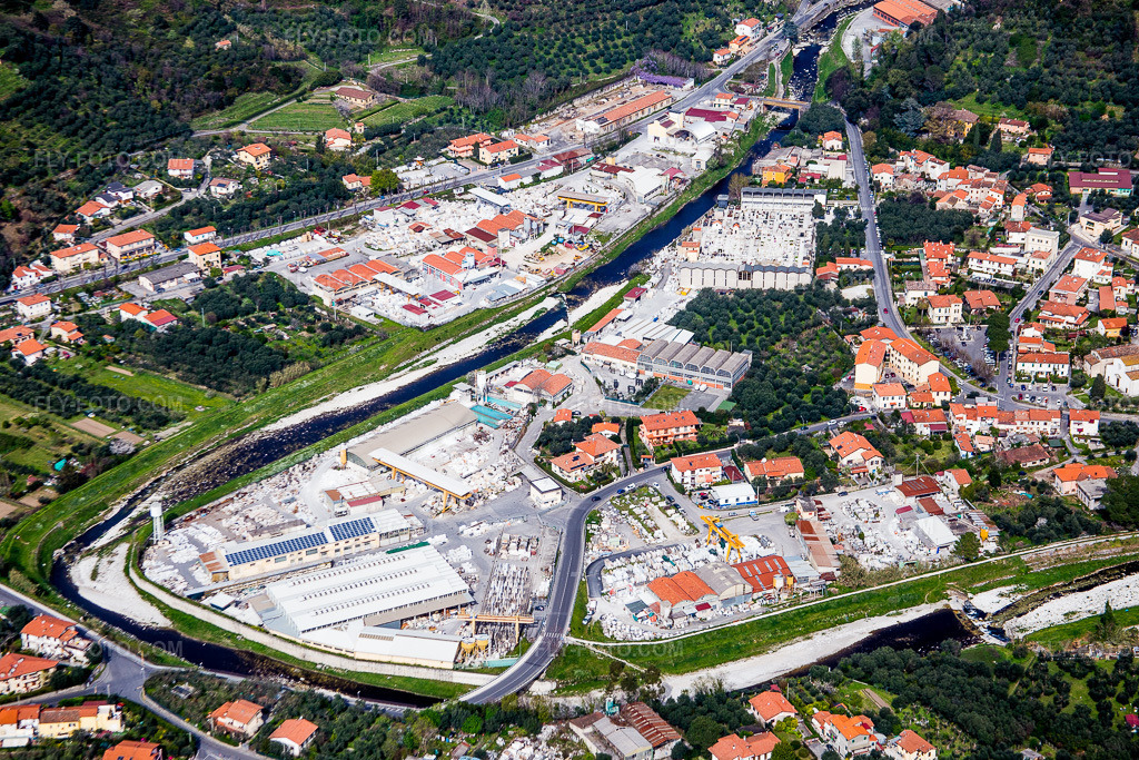Aerial view: Marble trading and logistics center Bacci Marmi Srl in Pietrasanta in the state Lucca, Italy. – Photo: IMG_086935.jpg taken on 04/03/2016 by Werner Riehm/FLY-FOTO.com – Resolution of the original: 5140 x 3427 px