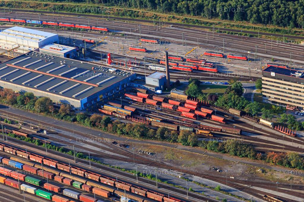 Luftbild: Schienen- und Gleisstrecken auf den Abstellgleisen und Rangierstrecken des Rangierbahnhofes und Güterbahnhofes Maschen der Deutschen Bahn im Ortsteil Maschen in Seevetal im Bundesland Niedersachsen in Deutschland. Foto: IMG_110300.jpg vom 18.08.2018 durch Werner Riehm/FLY-FOTO.de