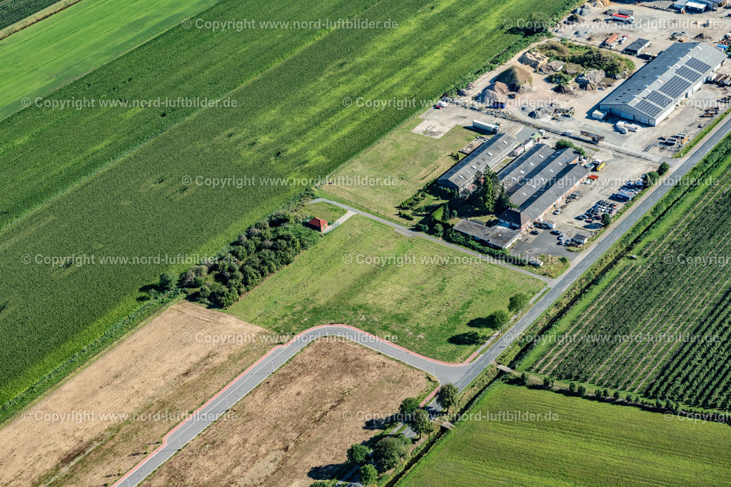 Drochtersen_Aschhornerstrasse_Lorenzen_ELS_9414110822 | DROCHTERSEN 11.08.2022 Gewerbegebiet und Firmenansiedlung " Aschhorner Weg " in Drochtersen im Bundesland Niedersachsen, Deutschland. // Industrial estate and company settlement " Aschhorner Weg " in Drochtersen in the state Lower Saxony, Germany. Foto: Martin Elsen