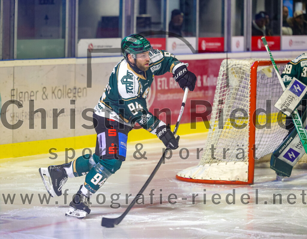 2025-11-25_021_TSV_Erding_gegen_EHF_Passau_Black_Hawks | Erding, Deutschland, 25.11.2025:Eishockey, Oberliga Süd 2025 / 2026, 20. Spieltag, TSV Erding gegen EHF Passau Black Hawks, Endergebnis: 2:3 n.V.Markus Eberhardt (Erding Gladiators, #94)Foto: Christian Riedel / fotografie-riedel.net