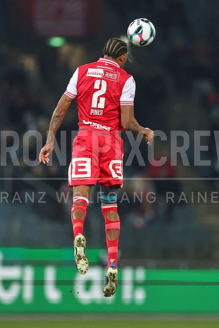 UEFA Europa League 2025/26: SK Sturm Graz vs SK Brann | Graz, Austria, 29.JAN.26 - SOCCER - UEFA Europa League, SK Sturm Graz vs SK Brann Bergen. The image shows Donovan Pines (GAK) by a header.