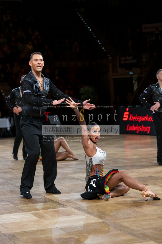 20241109_DM-Formationen_Vorrunde_1001 | Tanzsportbilder, Standardtanz, Lateintanz, WDSF, DTV, LTVB, dancecomp, goc, hessen tanzt, blaues band der spree, walzer, tango, wiener walzer, slowfox, quickstepp, samba, rumba, cha-cha-cha, paso doble. jive, hd-kroft photography, turniertanzsport