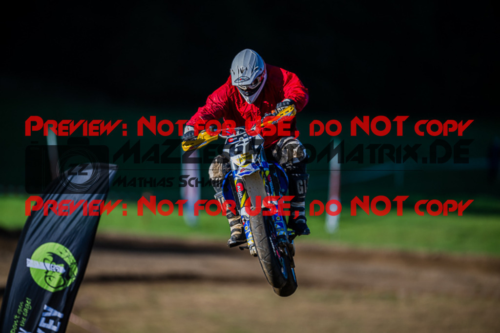 MaZZes_FotoMatrix_220903_8981 | UE40