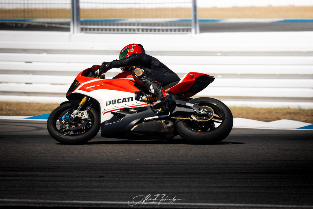 Ducati Trackday Hockenheimring 2026 | Entdecken Sie die faszinierende Welt von Alexander Tschuncky Arts: Kreative Fotografie, atemberaubende Automobilkunst und hochwertiger Bilderdruck. Lassen Sie sich inspirieren! - Realisiert mit Pictrs.com