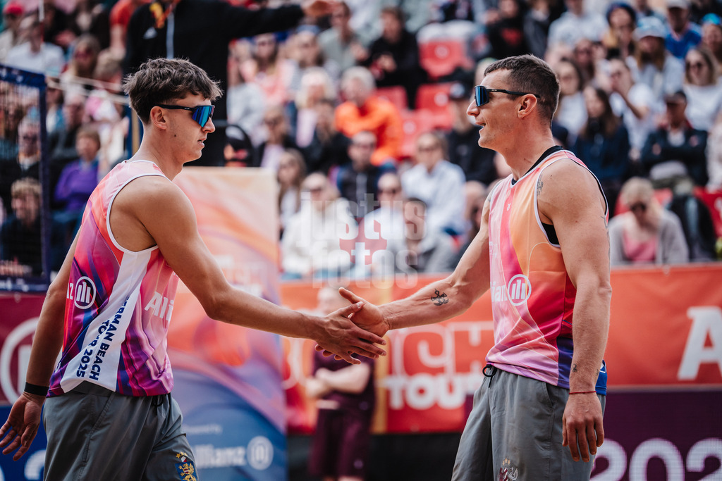 Beachvolleyball | Männer | Allianz German Beach Tour 2025 | Tourstop Düsseldorf | 17.05.2025 | v.l. Kristians Fokerots und Martins Plavins