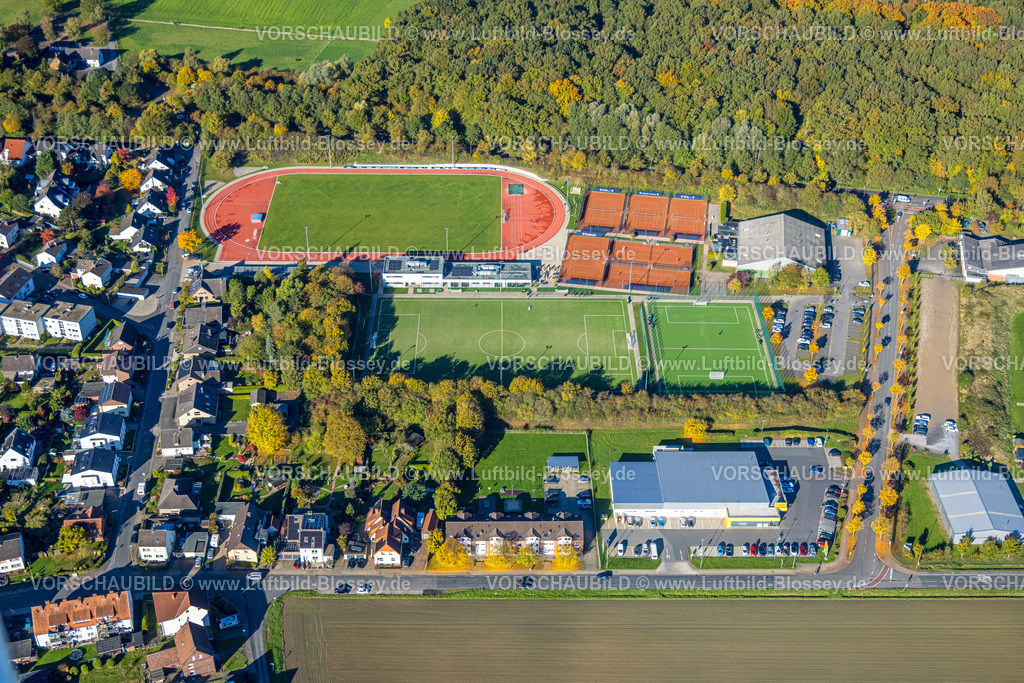 Hamm251001576 | Luftbild, Gesamtansicht der Sportanlage des Hammer SC HSC in Westtünnen, Tennisplätze, Fußballstadion und Leichtathletikstadion, Bogensportzentrum und von-Thünen-Halle, Kleinspielfeld Fuchshöhle, Pilsholz Wald, Netto Supermarkt, Stadtbezirk Rhynern, Hamm, Ruhrgebiet, Nordrhein-Westfalen, Deutschland