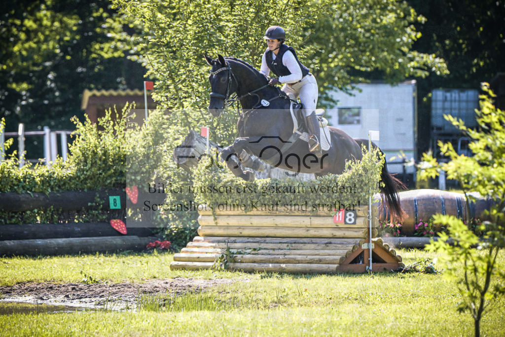 DOS_6261 | Entdecke hochwertige Reitturnierfotos von Foto Oger. Professionell, emotional und authentisch – jetzt Lieblingsmomente im Shop bestellen.Deutschlandweite Turnierfotografie. - Realisiert mit Pictrs.com