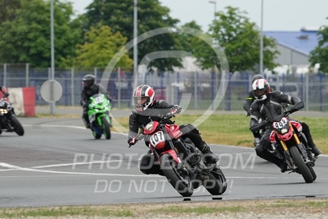 2024_05_16_PBK_17885 | Sportfotografie; SlowMotion; Video; Rennstrecke; Hafeneger; Speer; Racing; RSE; BMW; CBO; Trackday; Motorsportarena; Hockenheimring; Brno; Most; Barcelona; Valencia