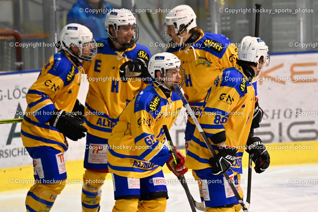 ESC SOCCERZONE STEINDORF vs. 1. EHC ALTHOFEN | Jubel EHC Althofen Mannschaft, #69 Kropiunig Arno 1. EHC ALTHOFEN, #89 Herrnegger Lucas 1. EHC ALTHOFEN, ESC SOCCERZONE STEINDORF vs. 1. EHC ALTHOFEN, ESC SOCCERZONE STEINDORF vs. 1. EHC ALTHOFEN am 28.02.2025 in Steindorf (Ossiachersee Halle), Austria, (Photo by Bernd Stefan)