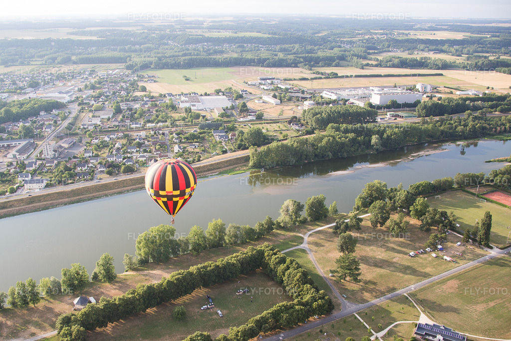 Luftbild: Ortsansicht in Amboise im Bundesland Indre-et-Loire in Frankreich. Foto: IMG_082376.jpg vom 20.06.2015 durch Werner Riehm/FLY-FOTO.de