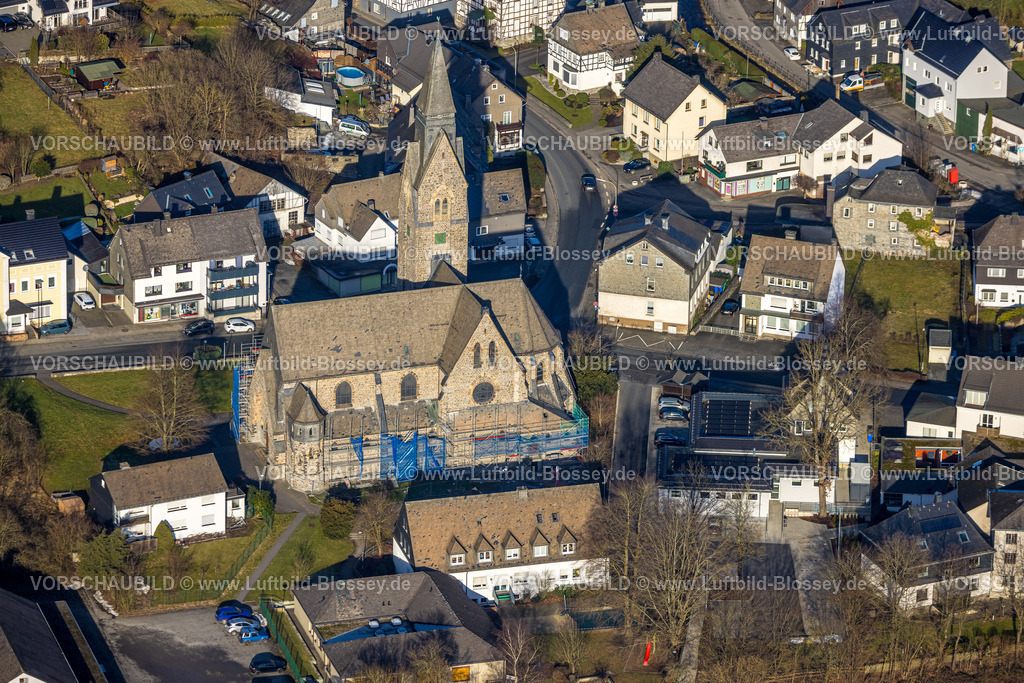 Bestwig260104449 | Luftbild, kat. Kirche St. Anna, Teilverhüllung und Baugerüst wegen Sanierungsarbeiten, Nuttlar, Bestwig, Sauerland, Nordrhein-Westfalen, Deutschland