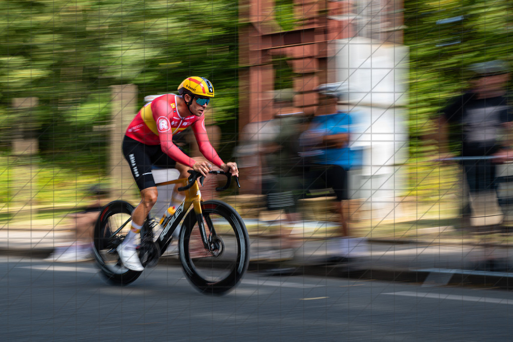 DeutschlandTour 2025 | Prolog  | Warm up der Pro’s //  20.08.25: DeutschlandTour 2025 | Prolog  / Essen / Deutschland  //   CREDIT:www.bullenfotos.de, Martin König, Hörner Weg 40, D-49078 Osnabrück, +4917663732967 // Nutzung und Weitergabe nur zu den vereinbarten Zwecken. Presseanfragen an Ersteller. Alle Rechte beim Ersteller. Honorierung nach MFM. - Realisiert mit Pictrs.com