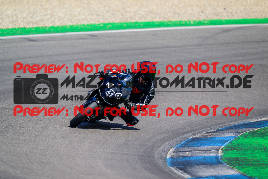 MaZZes_FotoMatrix_240615_1248 | WEISS