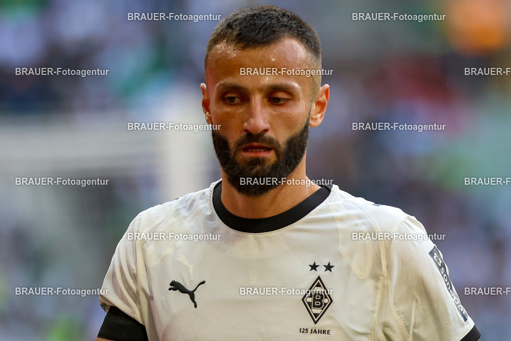 Borussia Mönchengladbach vs Hamburger SV - Bundesliga  | Mönchengladbach, Deutschland, 24.08.25:   Franck Honorat (Borussia Mönchengladbach) schaut waehrend des Spiels der Bundesliga zwischen Borussia Mönchengladbach vs Hamburger SV im Stadion im Borussia Park(Foto von Brauer-Fotoagentur / Adrian Schlueter)