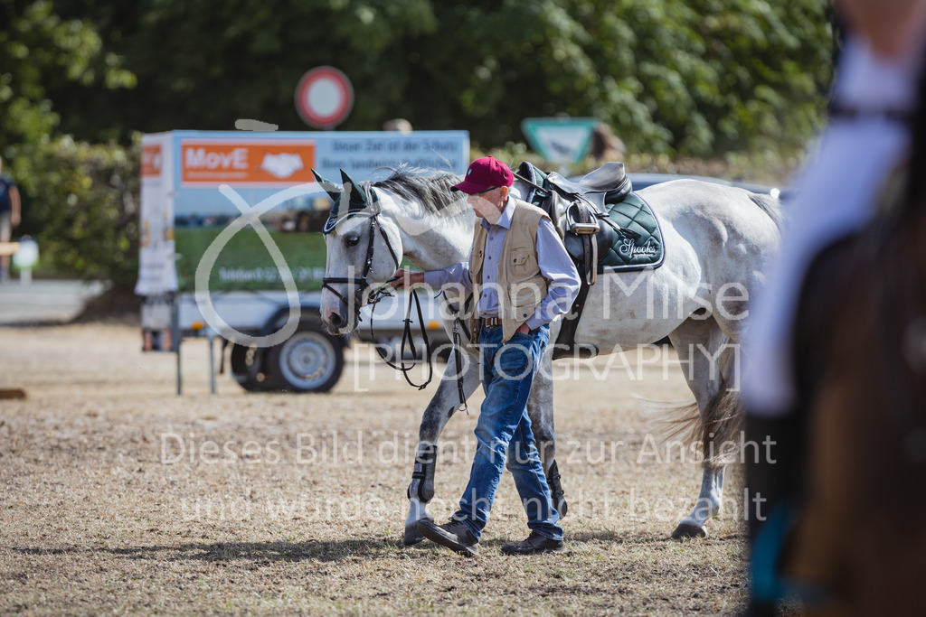 220716_LC_M1-Spr-401 | Deine schönsten Turniermomente als professionelle Fotos! Entdecke hochwertige Pferdesport-Fotografie im Online-Shop. Jetzt Fotos finden & bestellen!
