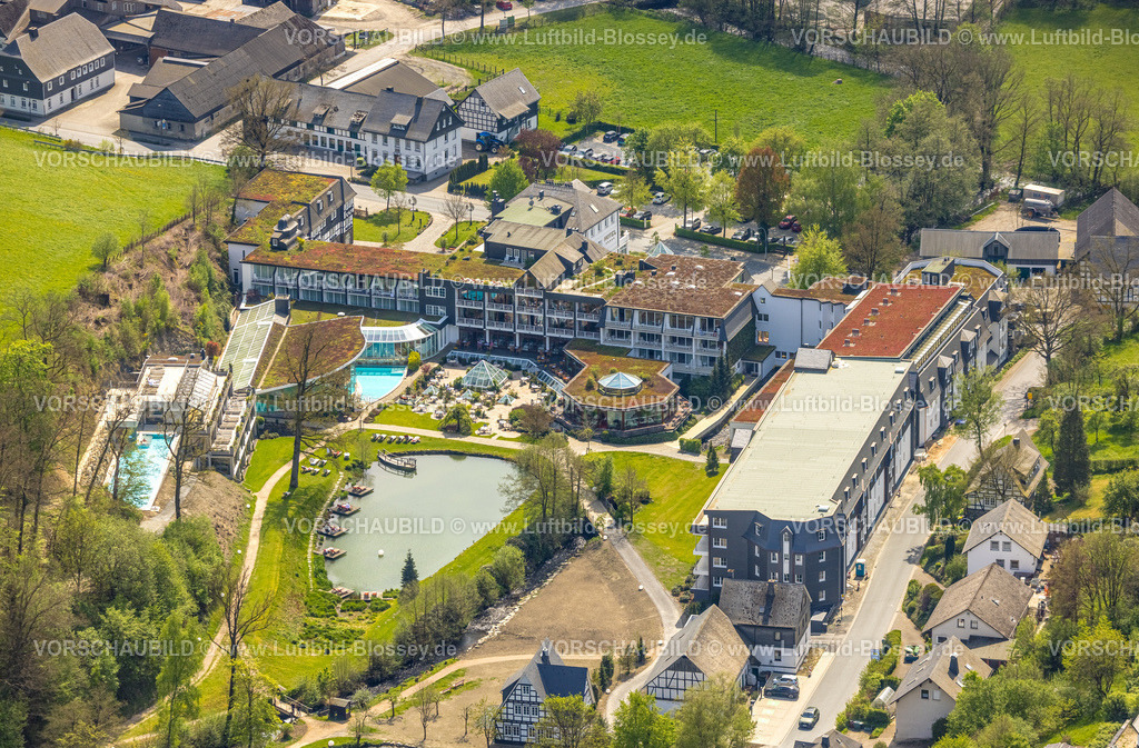 Schmallenberg240505726 | Luftbild, Hotel Deimann Anlage, Romantik und Wellnesshotel, Parkanlage mit Schwimmbad und See, Winkhausen, Schmallenberg, Sauerland, Nordrhein-Westfalen, Deutschland