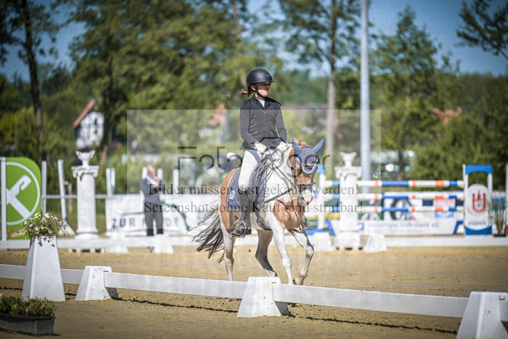 DOS_7815 | Entdecke hochwertige Reitturnierfotos von Foto Oger. Professionell, emotional und authentisch – jetzt Lieblingsmomente im Shop bestellen.Deutschlandweite Turnierfotografie. - Realisiert mit Pictrs.com